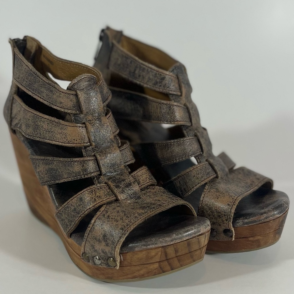 BED STU Olinda Wedge Leather Wood Heels Size 7